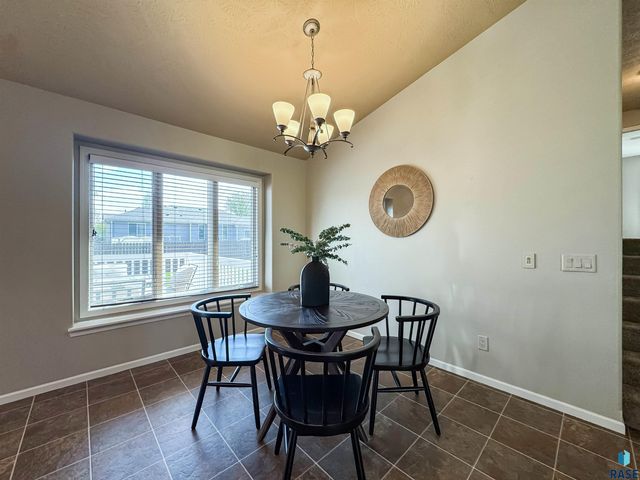 3144 S Newcastle Ct Court, Sioux Falls, SD 57110