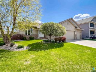 3144 S Newcastle Ct Court, Sioux Falls, SD 57110