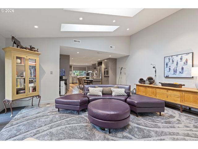 240 GREENRIDGE Dr, Lake Oswego, OR 97035