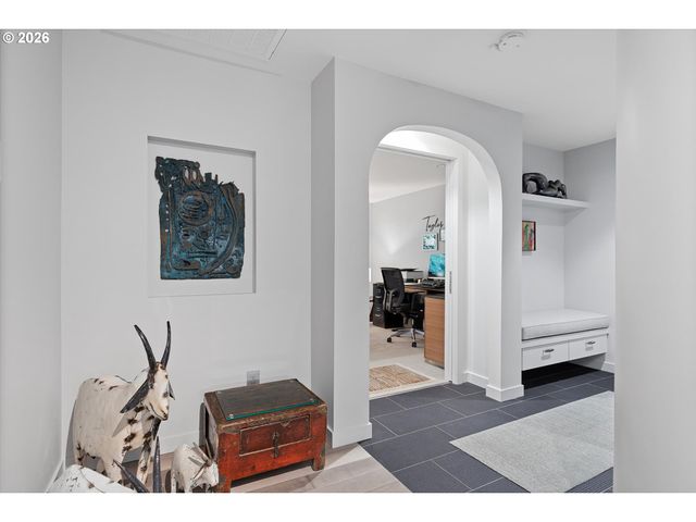 240 GREENRIDGE Dr, Lake Oswego, OR 97035