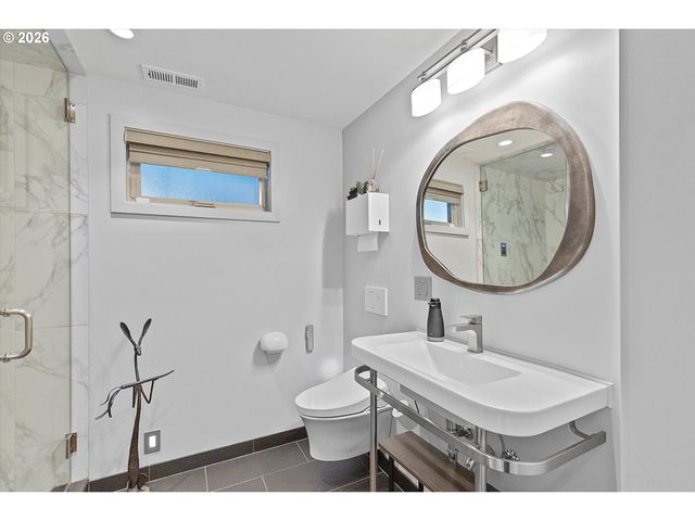 240 GREENRIDGE Dr, Lake Oswego, OR 97035