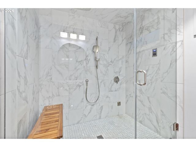 240 GREENRIDGE Dr, Lake Oswego, OR 97035