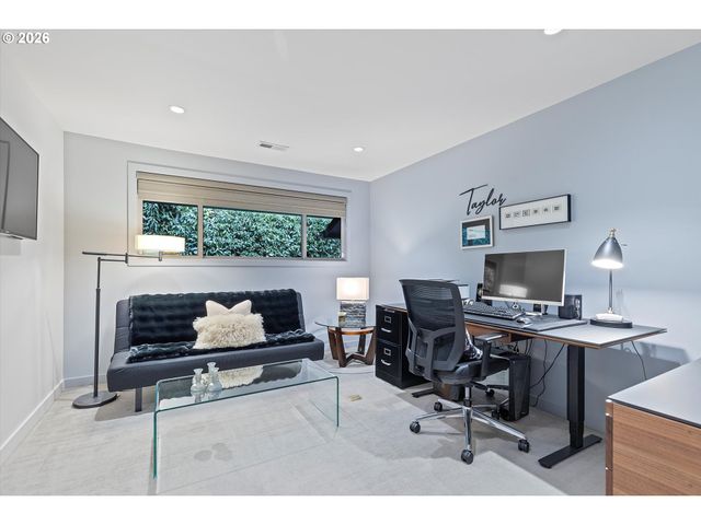 240 GREENRIDGE Dr, Lake Oswego, OR 97035