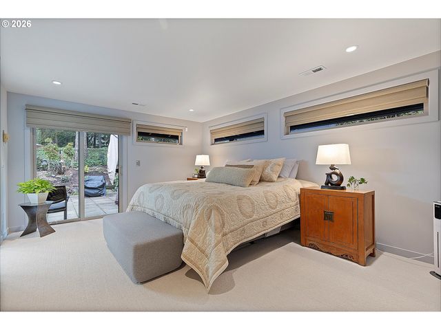 240 GREENRIDGE Dr, Lake Oswego, OR 97035