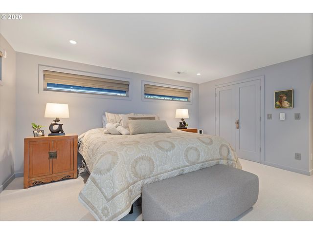 240 GREENRIDGE Dr, Lake Oswego, OR 97035