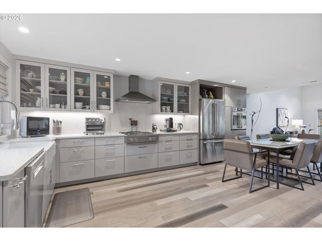 240 GREENRIDGE Dr, Lake Oswego, OR 97035