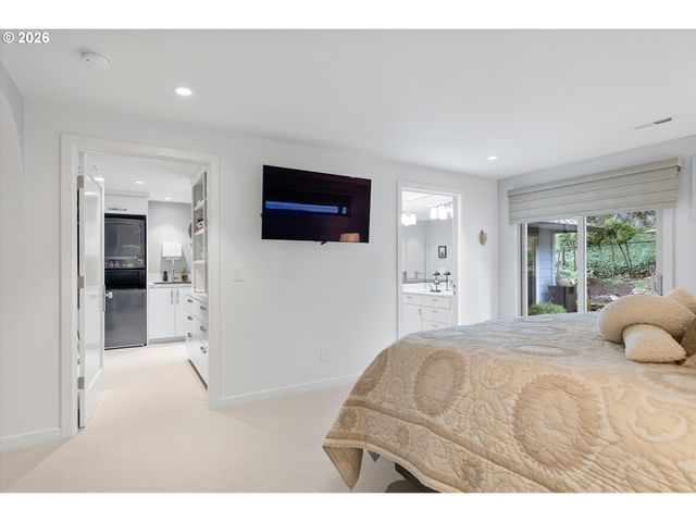 240 GREENRIDGE Dr, Lake Oswego, OR 97035