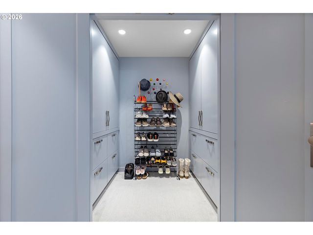 240 GREENRIDGE Dr, Lake Oswego, OR 97035