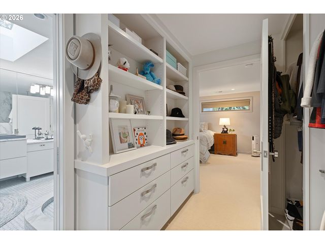 240 GREENRIDGE Dr, Lake Oswego, OR 97035