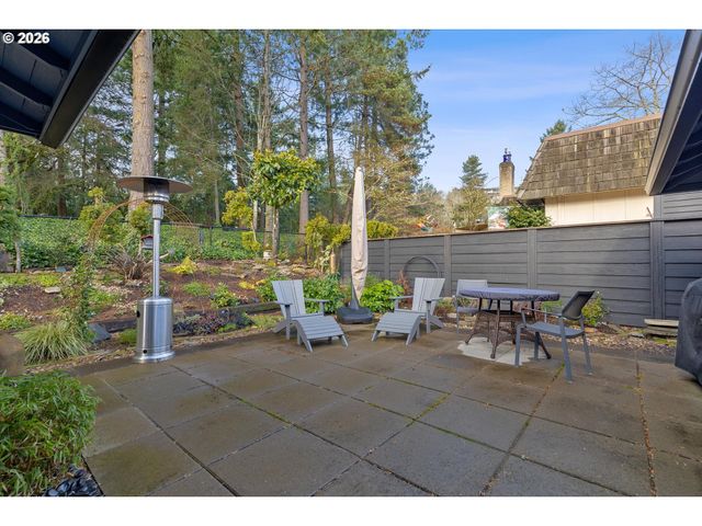 240 GREENRIDGE Dr, Lake Oswego, OR 97035