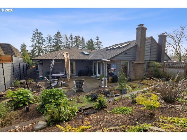 240 GREENRIDGE Dr, Lake Oswego, OR 97035