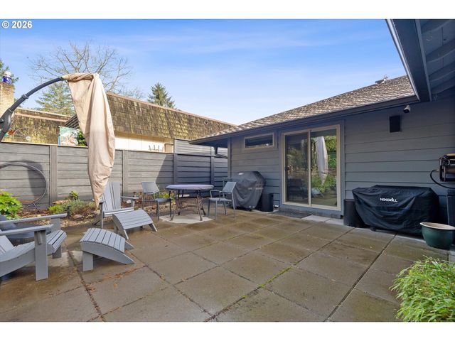 240 GREENRIDGE Dr, Lake Oswego, OR 97035