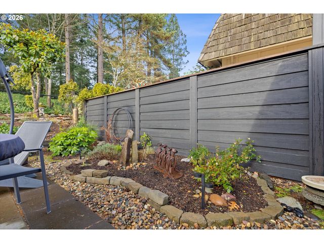 240 GREENRIDGE Dr, Lake Oswego, OR 97035