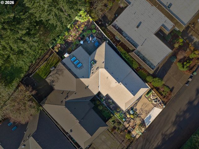 240 GREENRIDGE Dr, Lake Oswego, OR 97035