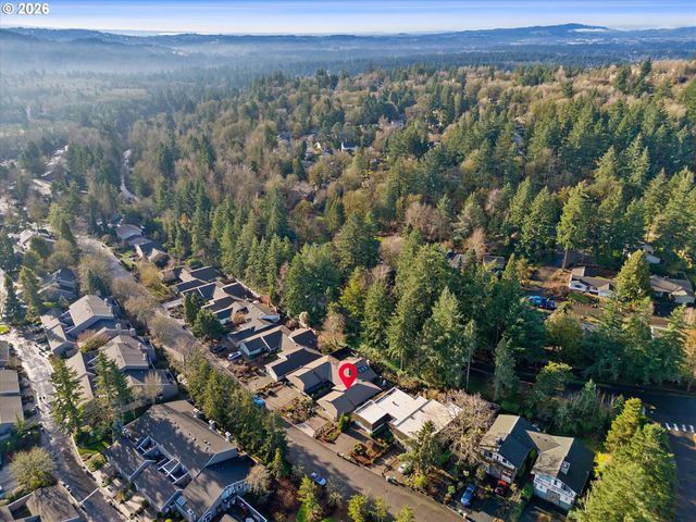 240 GREENRIDGE Dr, Lake Oswego, OR 97035