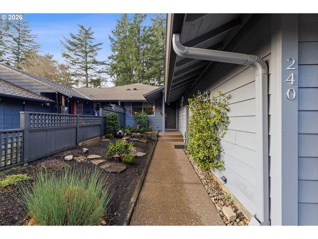 240 GREENRIDGE Dr, Lake Oswego, OR 97035
