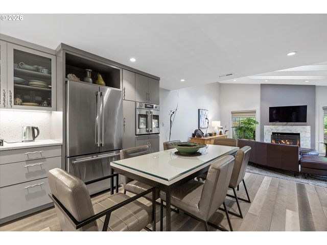 240 GREENRIDGE Dr, Lake Oswego, OR 97035