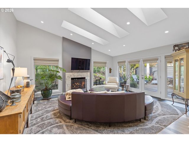 240 GREENRIDGE Dr, Lake Oswego, OR 97035