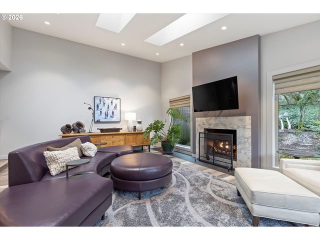 240 GREENRIDGE Dr, Lake Oswego, OR 97035