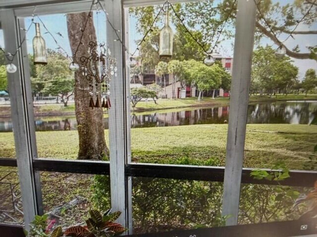Image 17 of property listing at 2308 S Cypress Bend Drive #123, Pompano Beach, FL 33069