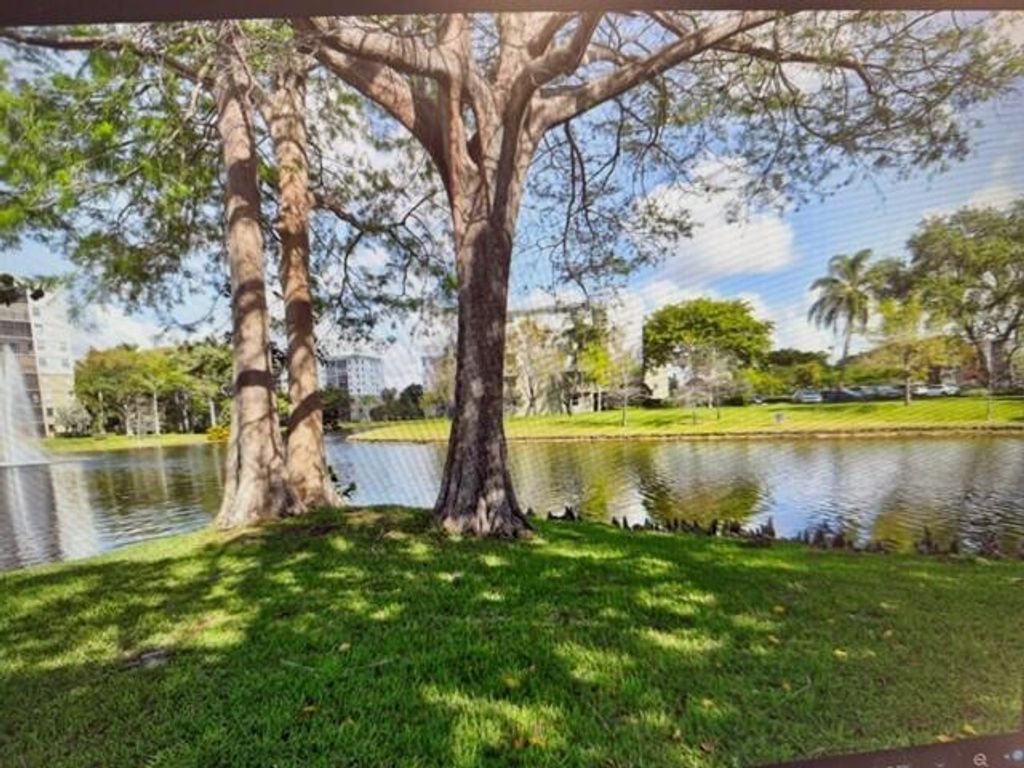 Image 28 of property listing at 2308 S Cypress Bend Drive #123, Pompano Beach, FL 33069
