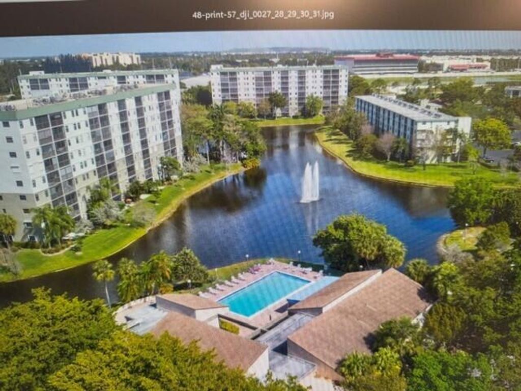 Image 30 of property listing at 2308 S Cypress Bend Drive #123, Pompano Beach, FL 33069
