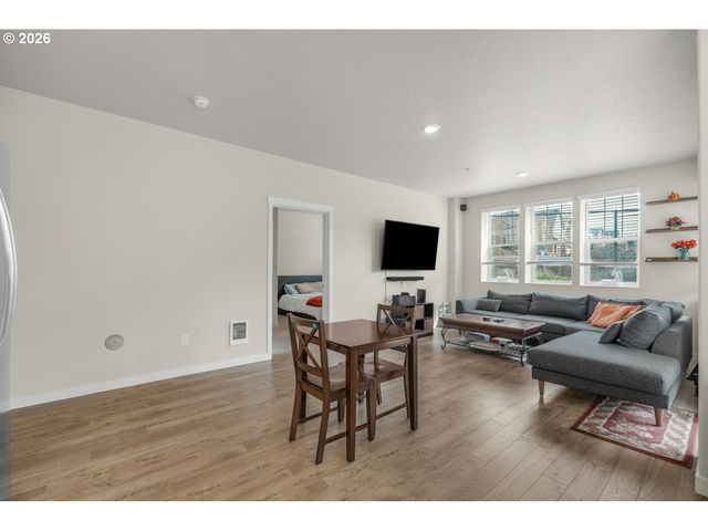 17126 Sw SNOWDALE St 102, Beaverton, OR 97007