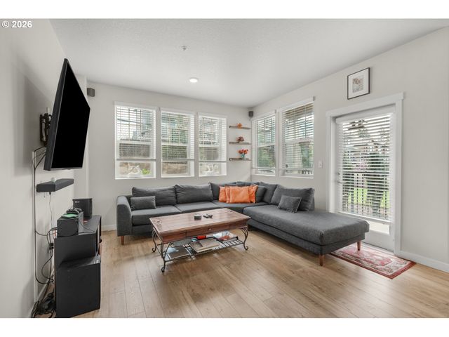 17126 Sw SNOWDALE St 102, Beaverton, OR 97007