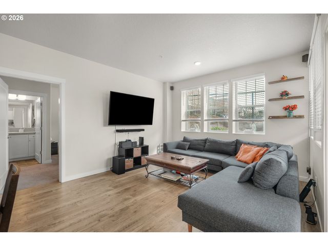 17126 Sw SNOWDALE St 102, Beaverton, OR 97007