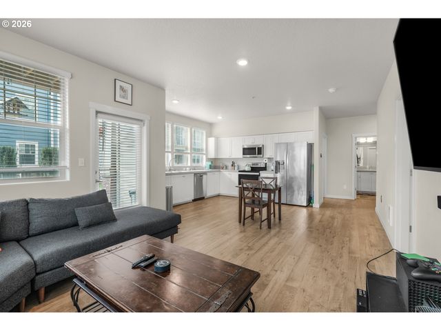 17126 Sw SNOWDALE St 102, Beaverton, OR 97007