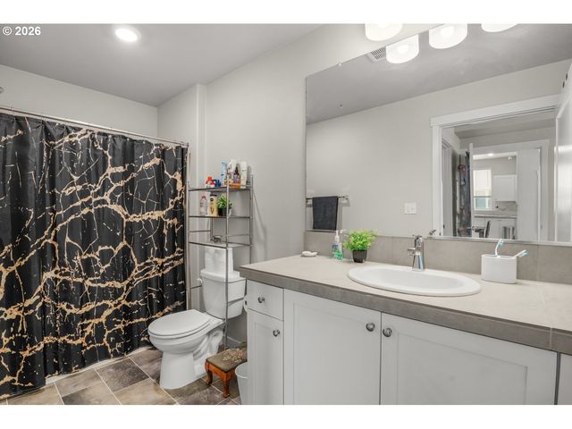 17126 Sw SNOWDALE St 102, Beaverton, OR 97007