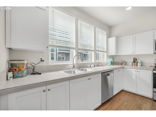 17126 Sw SNOWDALE St 102, Beaverton, OR 97007