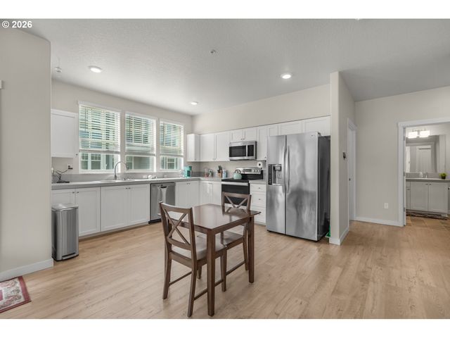 17126 Sw SNOWDALE St 102, Beaverton, OR 97007