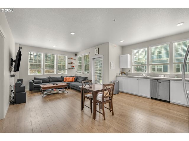 17126 Sw SNOWDALE St 102, Beaverton, OR 97007