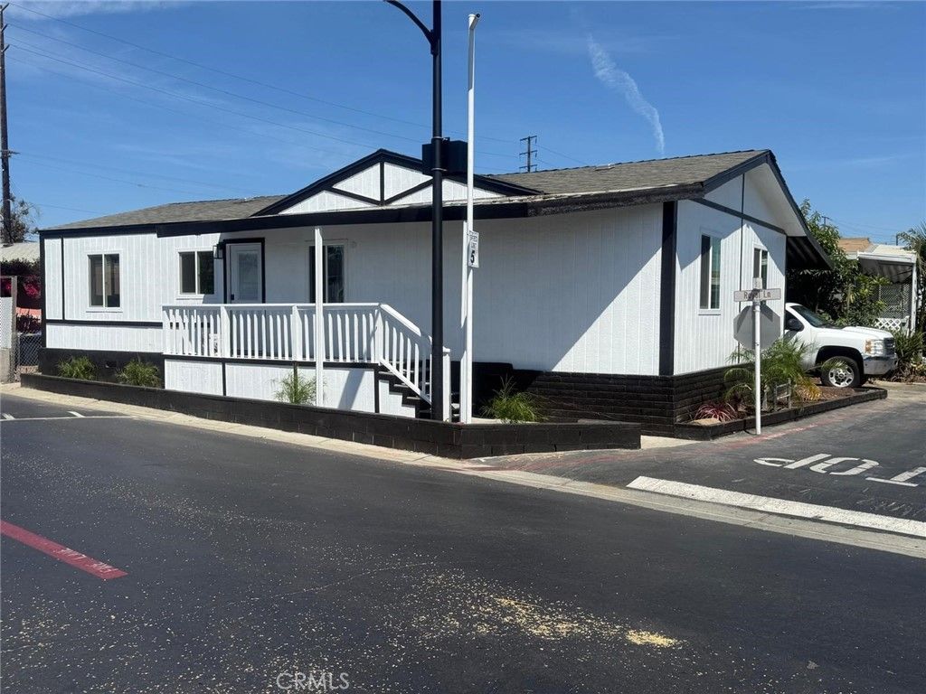 215 S Sullivan Lane 220, Santa Ana, CA 92704