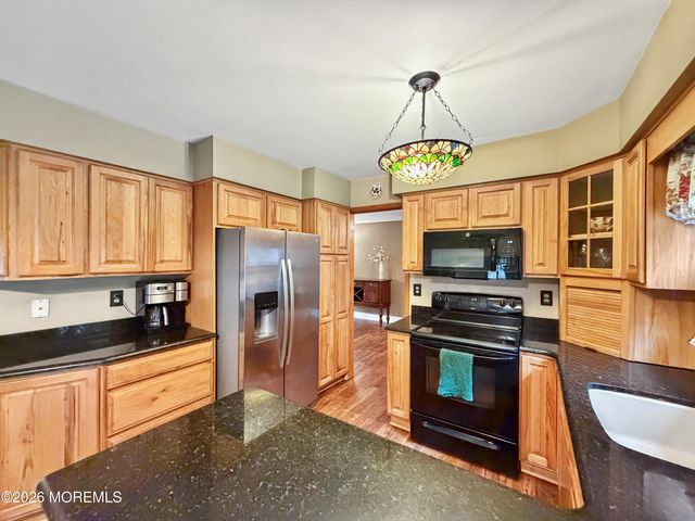 17 Feathertree Court, Howell, NJ 07731