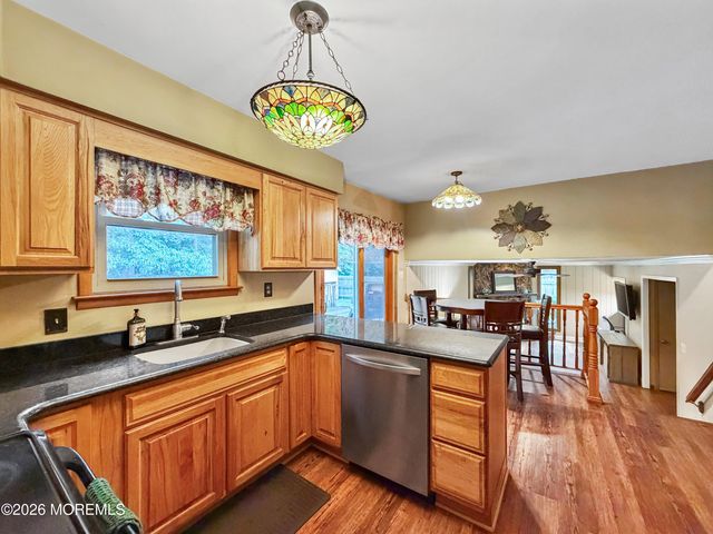 17 Feathertree Court, Howell, NJ 07731