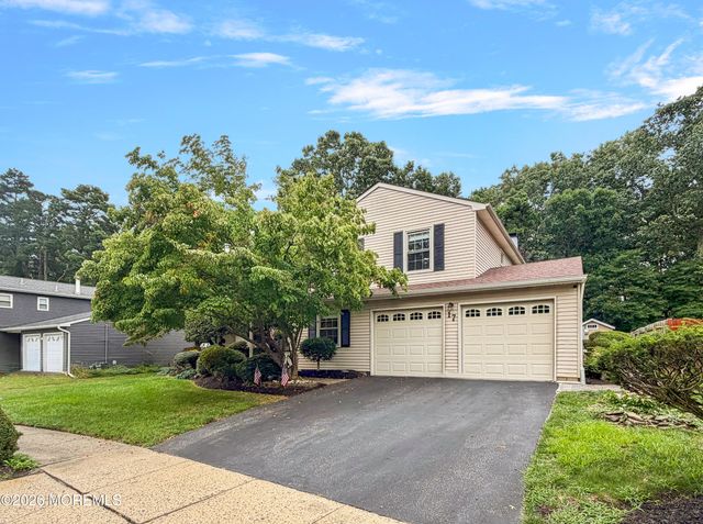 17 Feathertree Court, Howell, NJ 07731