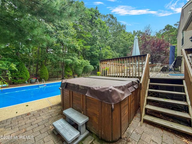 17 Feathertree Court, Howell, NJ 07731