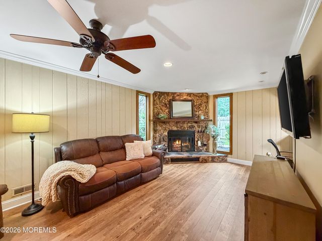 17 Feathertree Court, Howell, NJ 07731