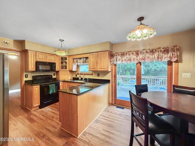 17 Feathertree Court, Howell, NJ 07731