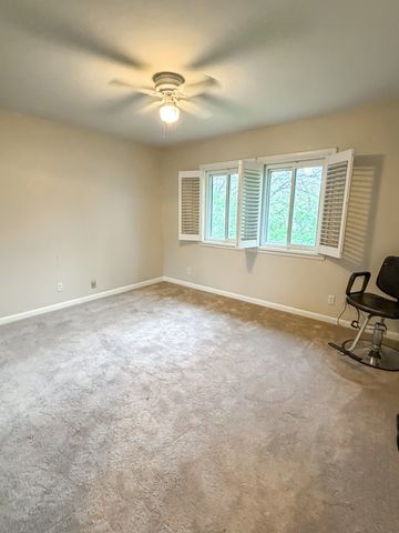 21 Vaughns Gap Rd Apt 12, Nashville, TN 37205