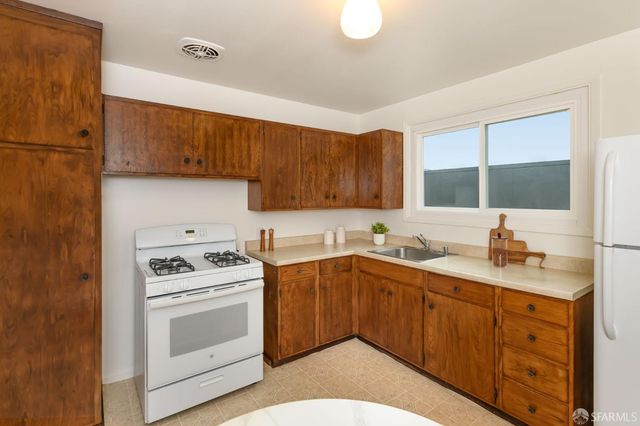 497 Dellbrook Avenue, San Francisco, CA 94131