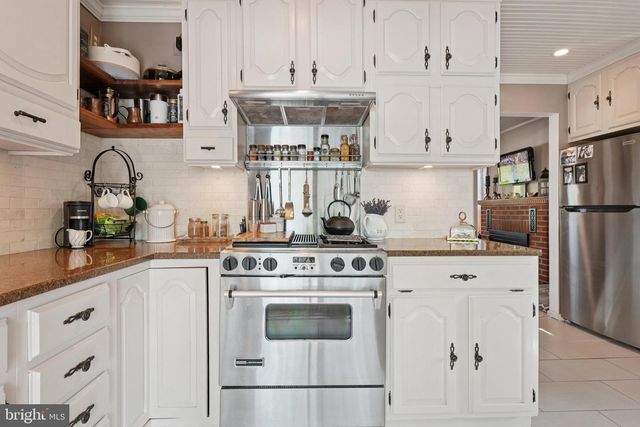 203 HUTCHINSON ST, Hightstown, NJ 08520