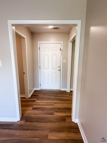 128 Barnesdale Dr, Warner Robins, GA 31093