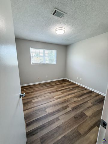 128 Barnesdale Dr, Warner Robins, GA 31093