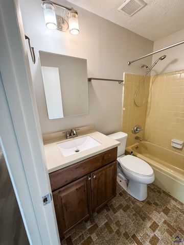 128 Barnesdale Dr, Warner Robins, GA 31093