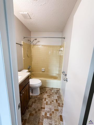 128 Barnesdale Dr, Warner Robins, GA 31093