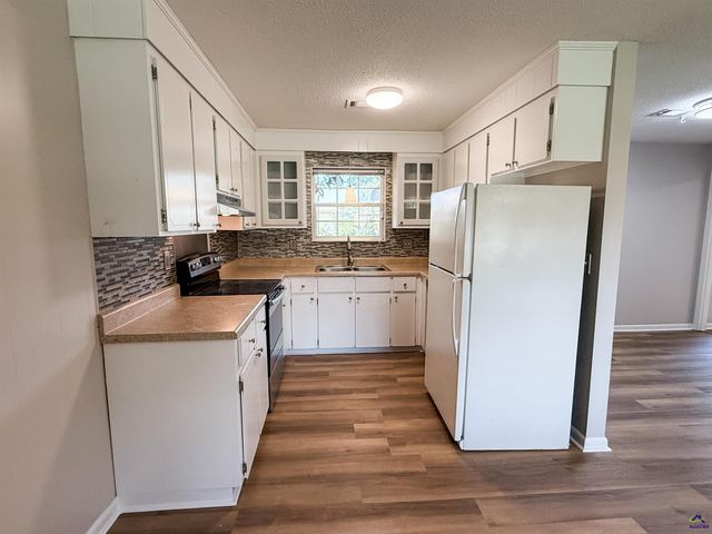 128 Barnesdale Dr, Warner Robins, GA 31093