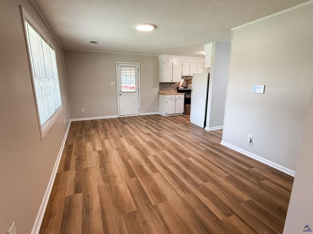 128 Barnesdale Dr, Warner Robins, GA 31093